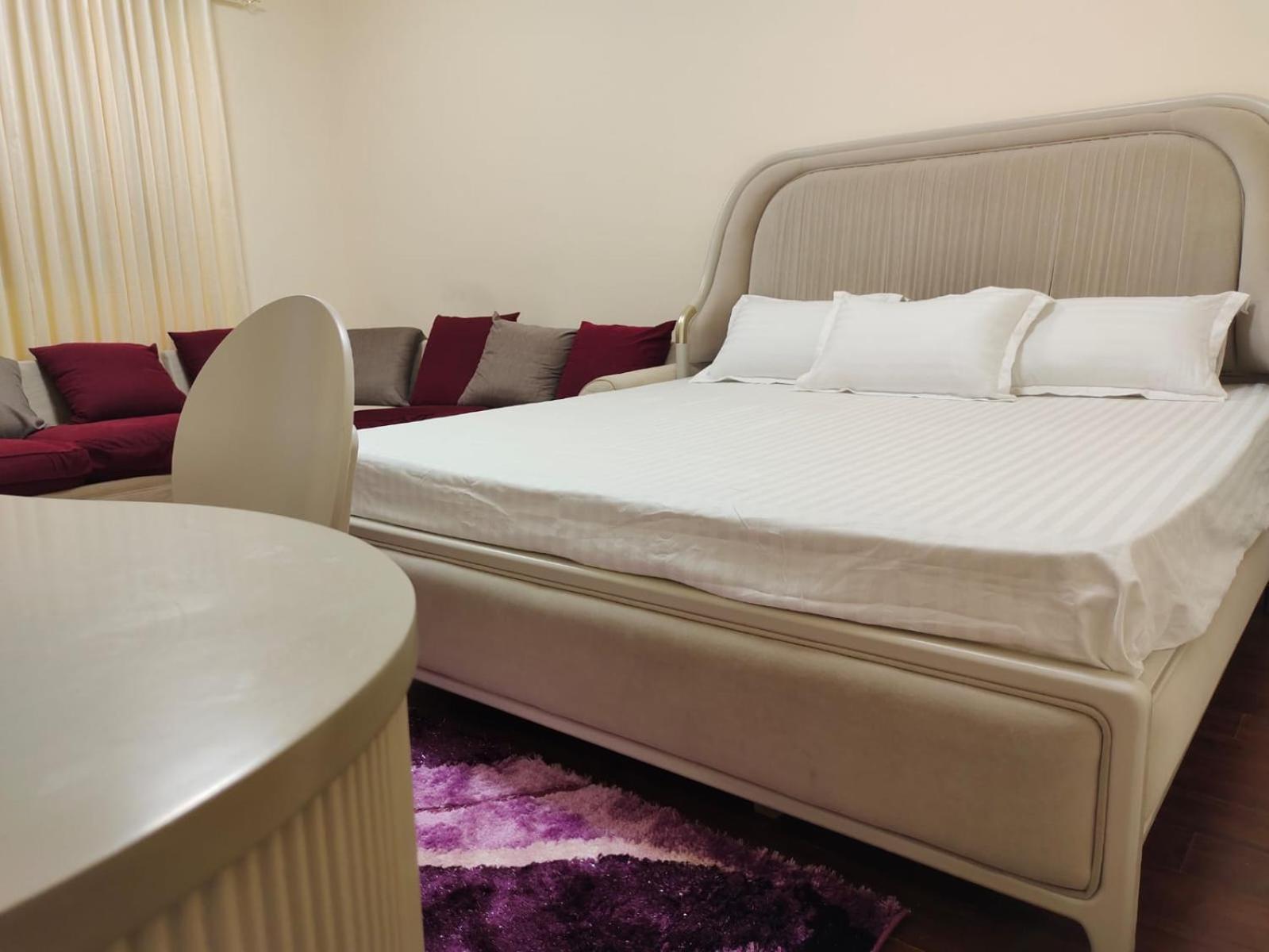 Arnim Suite - 3 Bedrooms Apartment Шарджа Экстерьер фото