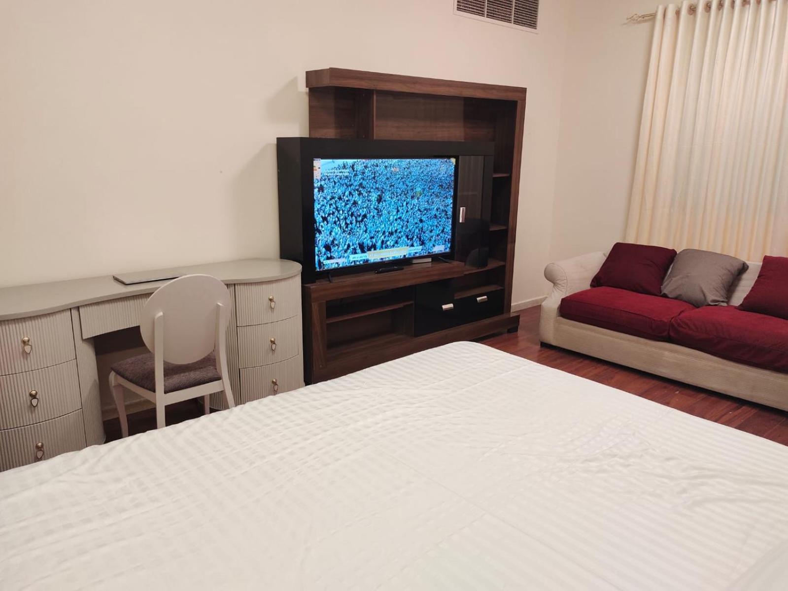 Arnim Suite - 3 Bedrooms Apartment Шарджа Экстерьер фото