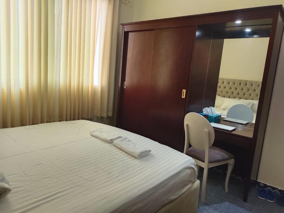 Arnim Suite - 3 Bedrooms Apartment Шарджа Экстерьер фото