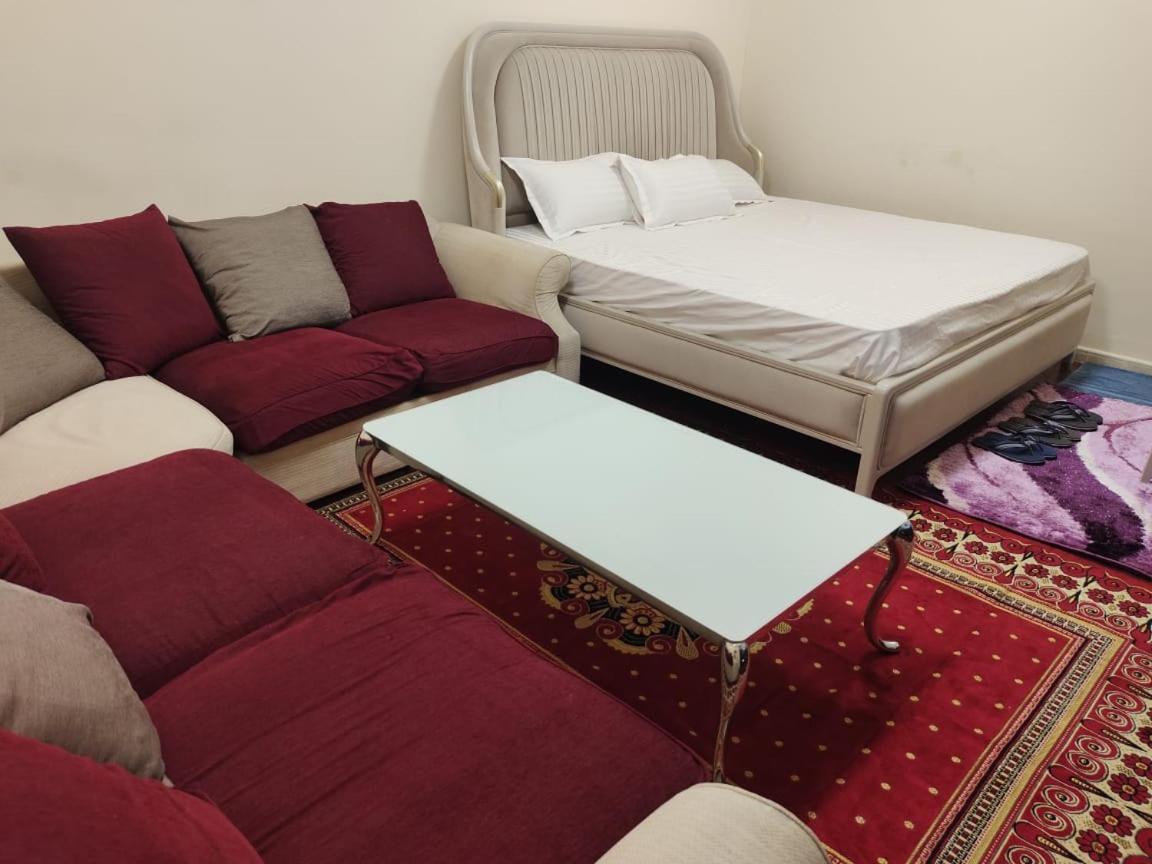 Arnim Suite - 3 Bedrooms Apartment Шарджа Экстерьер фото