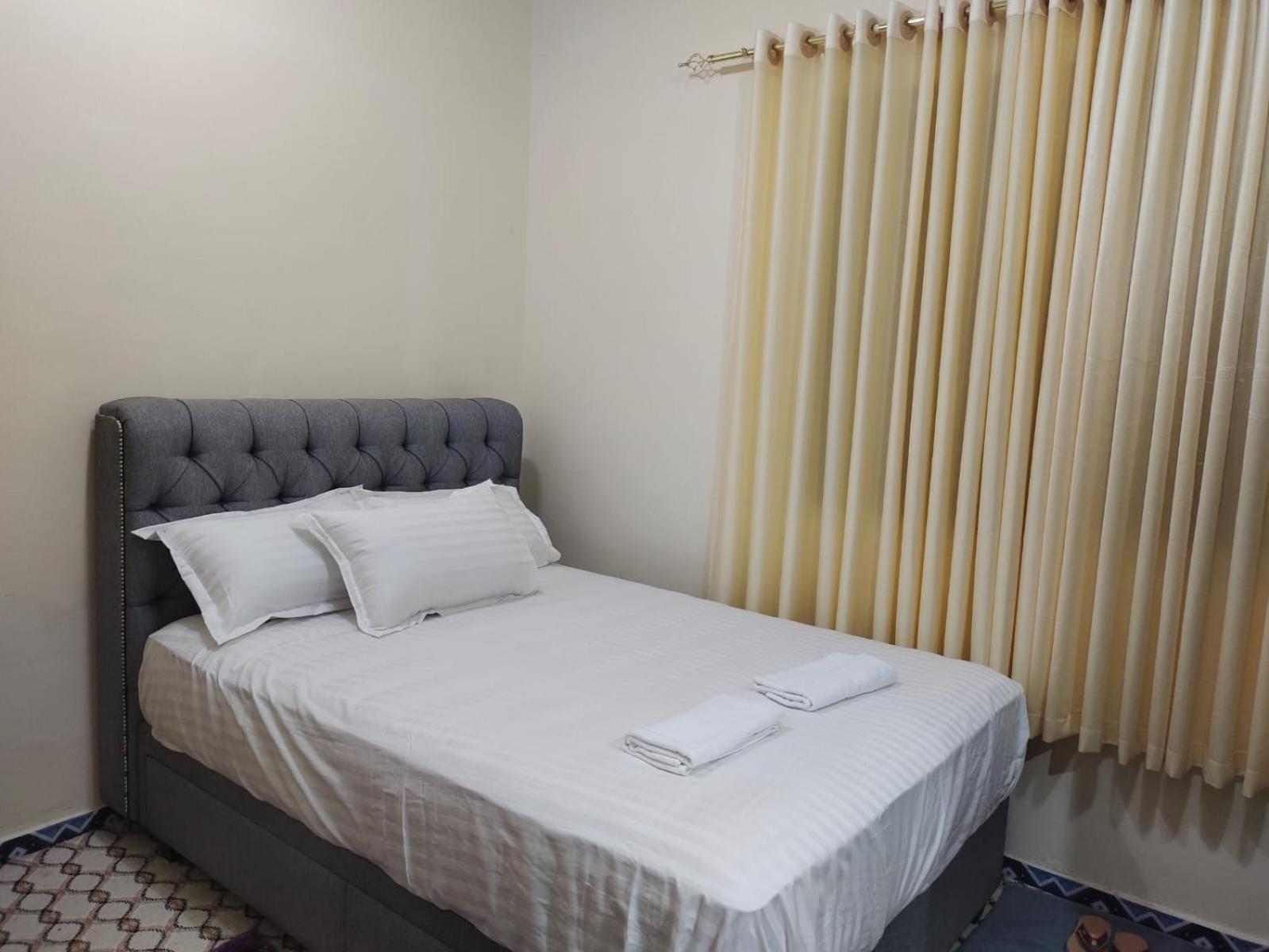 Arnim Suite - 3 Bedrooms Apartment Шарджа Экстерьер фото